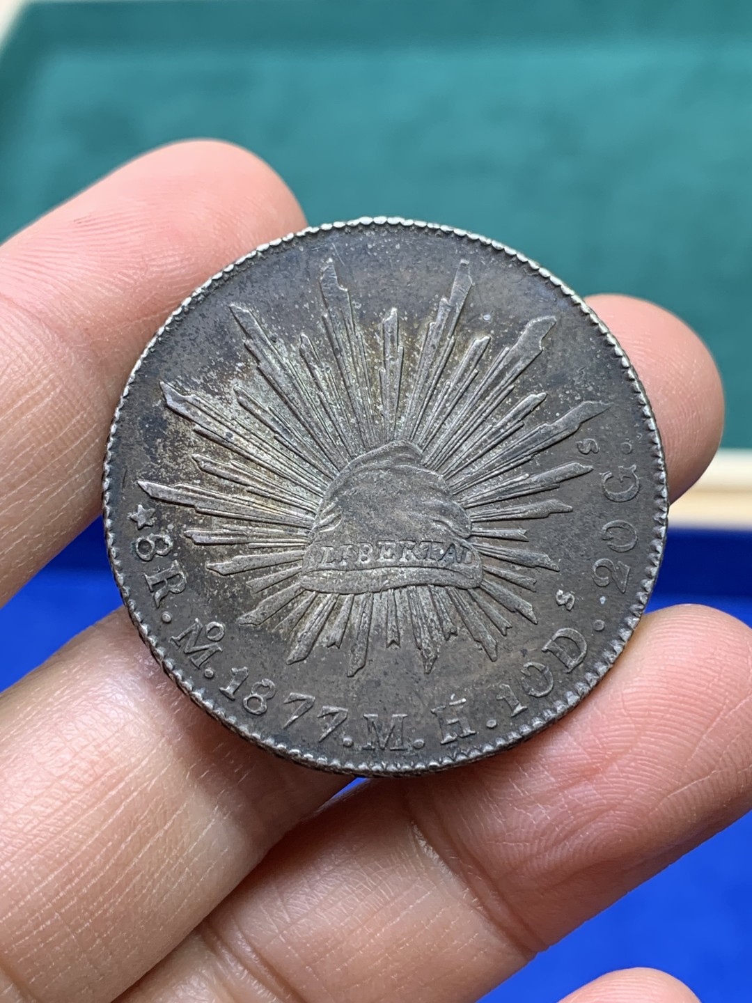 《竞宝斋》第147场-周日，周一 2场 (全场包邮) 墨西哥1877年8R鹰洋 原味大老黑全羽鹰