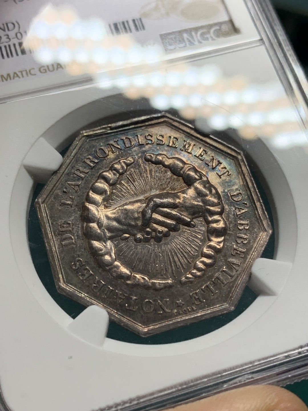 《竞宝斋》第147场-周日，周一 2场 (全场包邮) NGC-MS62 法国卡克塔公证处JETON银质八角章 稀少手指边铭 五彩