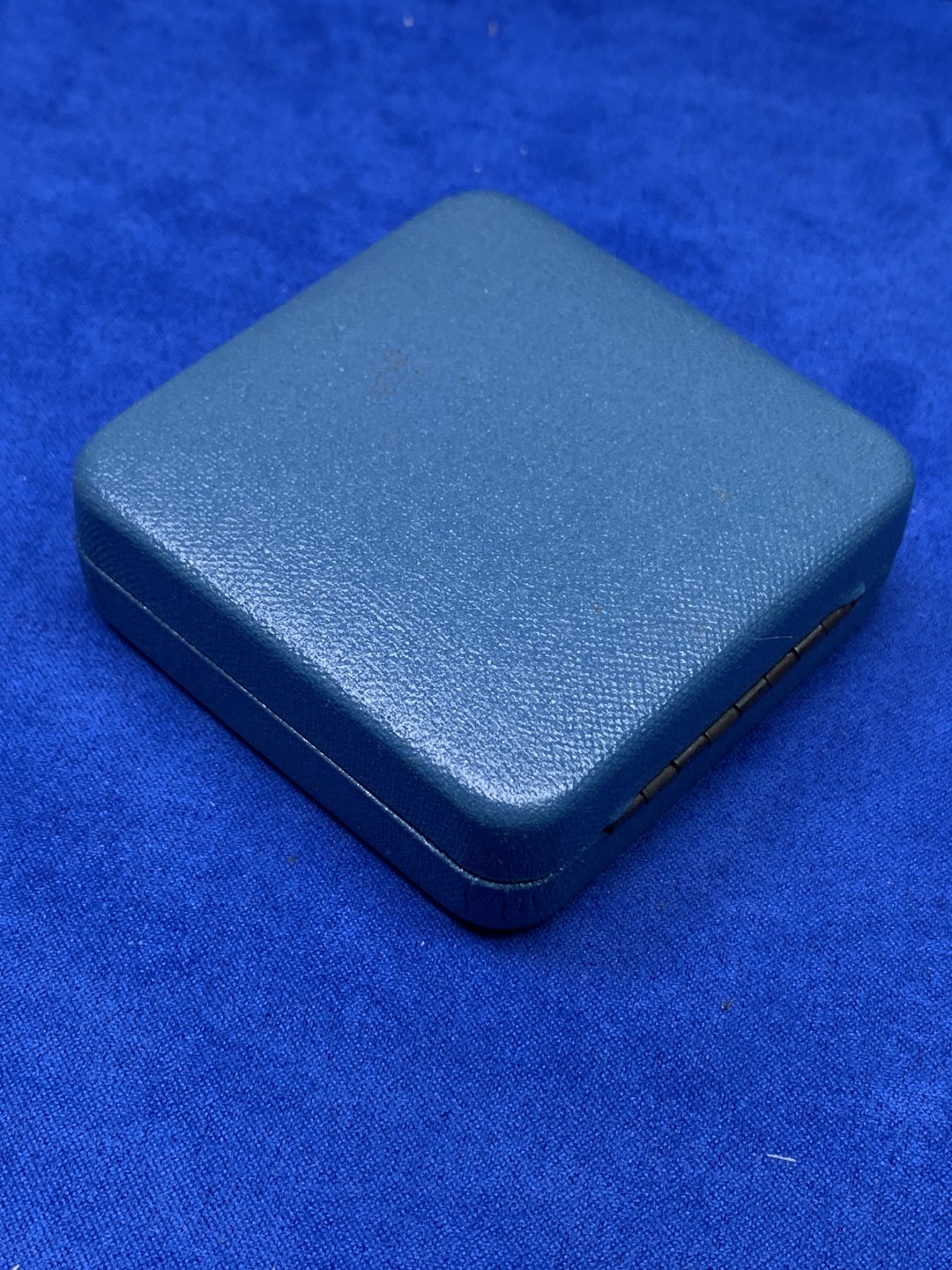 《竞宝斋》第147场-周日，周一 2场 (全场包邮) 1998年 英国精制 1英镑银币 直径不大 特厚