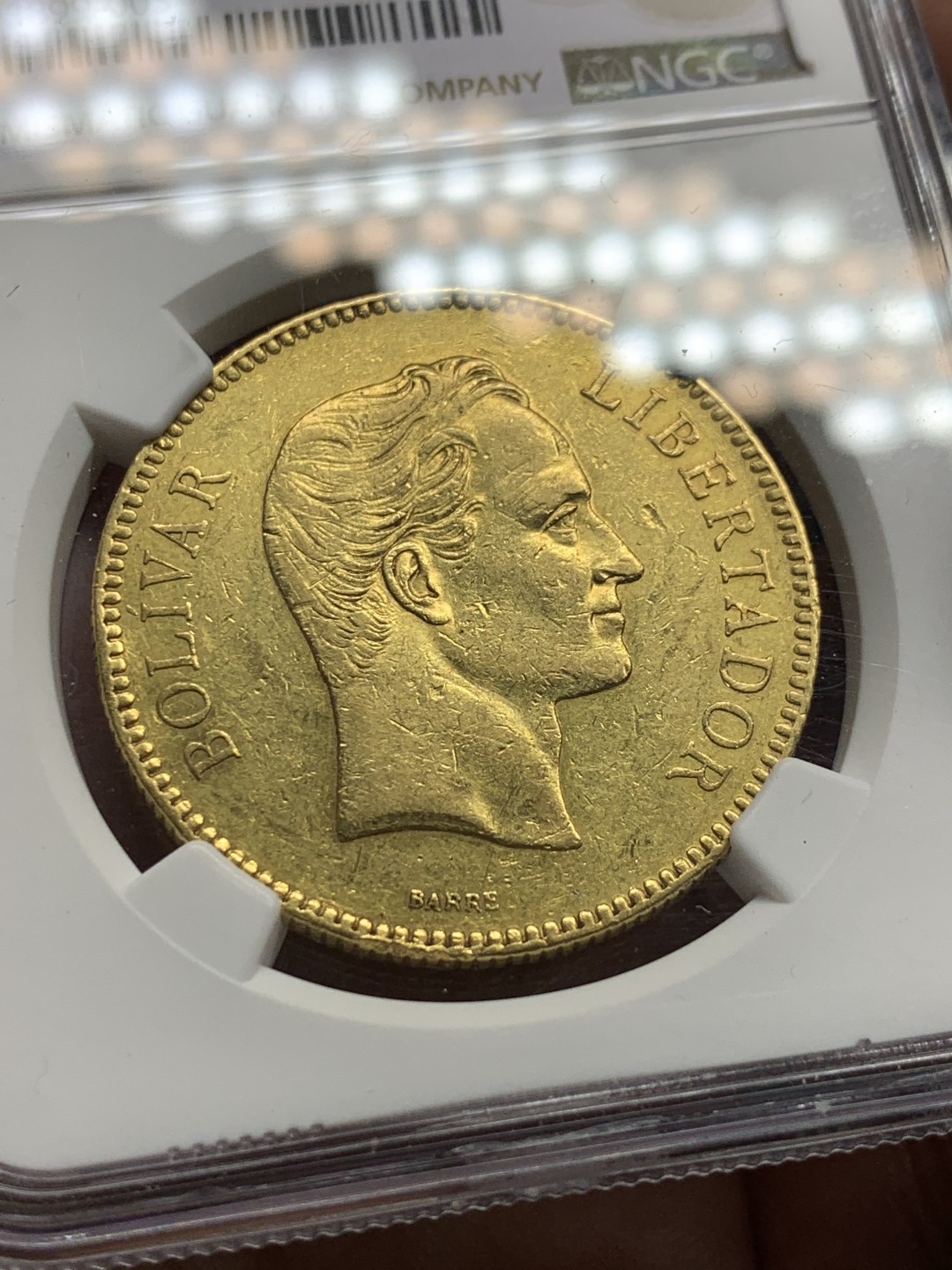 《竞宝斋》第147场-周日，周一 2场 (全场包邮) NGC-AU 委内瑞拉1887年 100玻利瓦尔大金币 南美系早期金币 大多数都已经涨上天了 只有这款算是洼地