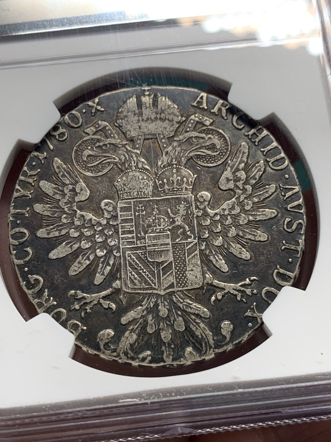 《竞宝斋》第147场-周日，周一 2场 (全场包邮) NGC-XF45 奥地利1780年 大奶妈泰勒 这枚看包浆和羽毛应该是早期的罗马版的后铸