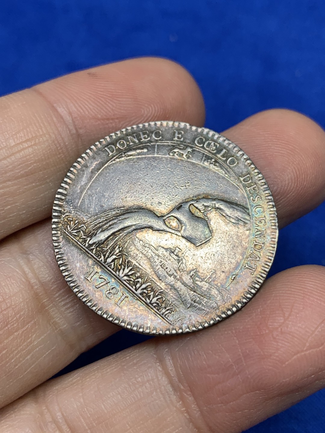 《竞宝斋》第147场-周日，周一 2场 (全场包邮) 法国1781年 巴黎 圆形银质JETON 五彩包浆