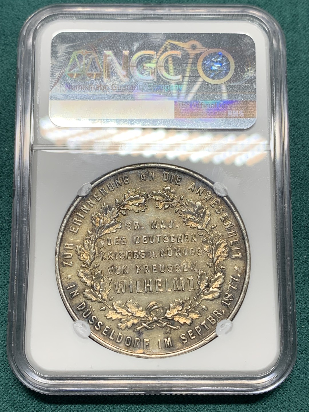 《竞宝斋》第147场-周日，周一 2场 (全场包邮) NGC MS62 1877年德国威廉一世访问杜塞尔多夫纪念银章 稀少品种 五彩镜面底板