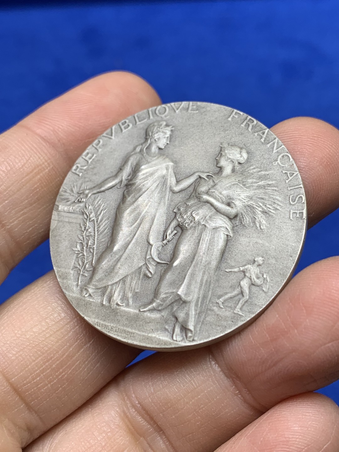 《竞宝斋》第147场-周日，周一 2场 (全场包邮) 法国 1905年 农业银章 品相好 丰饶角银标 41mm 36克