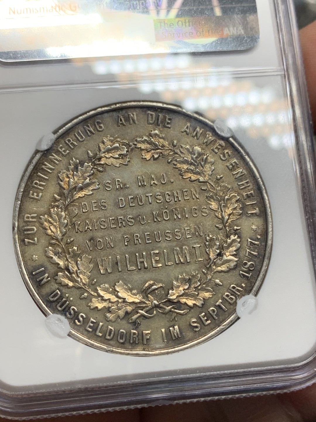 《竞宝斋》第147场-周日，周一 2场 (全场包邮) NGC MS62 1877年德国威廉一世访问杜塞尔多夫纪念银章 稀少品种 五彩镜面底板