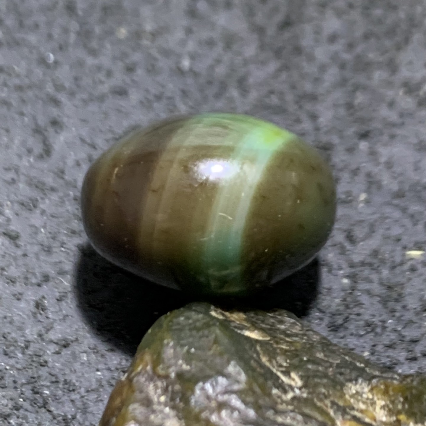 缠丝玛瑙算盘珠1颗，