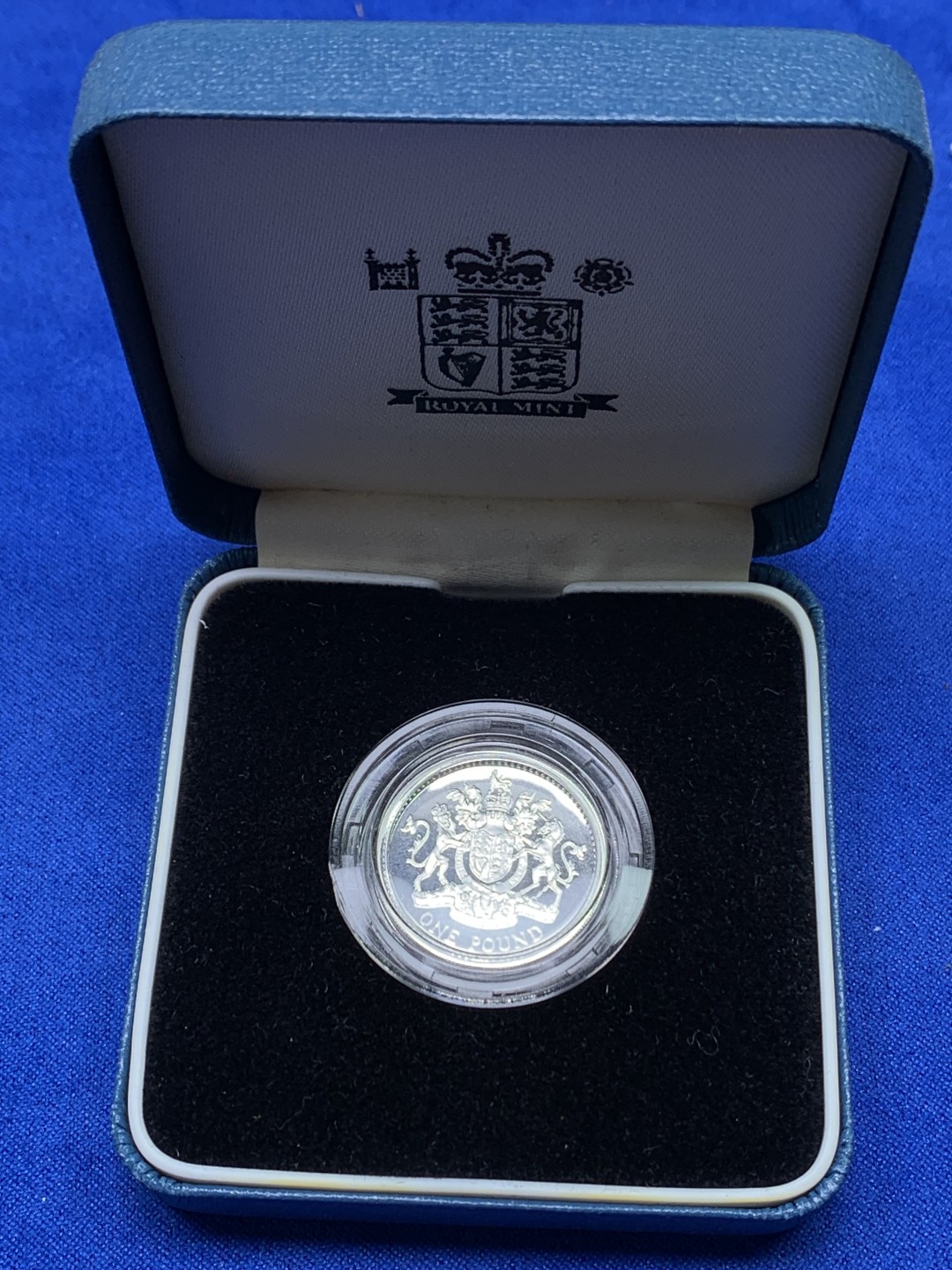 《竞宝斋》第147场-周日，周一 2场 (全场包邮) 1998年 英国精制 1英镑银币 直径不大 特厚