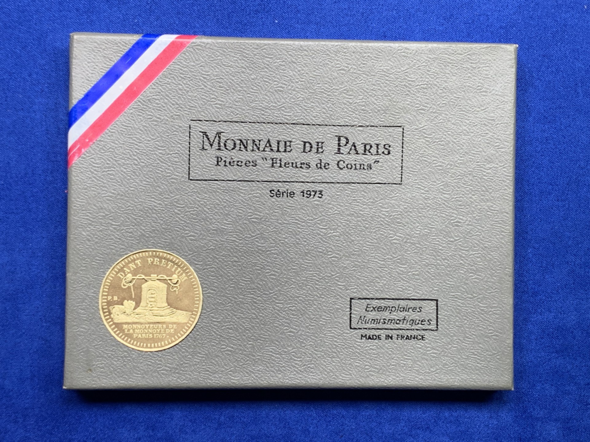 《竞宝斋》第147场-周日，周一 2场 (全场包邮) 法国 1973年原包装8枚套带 1枚大银币 状态好