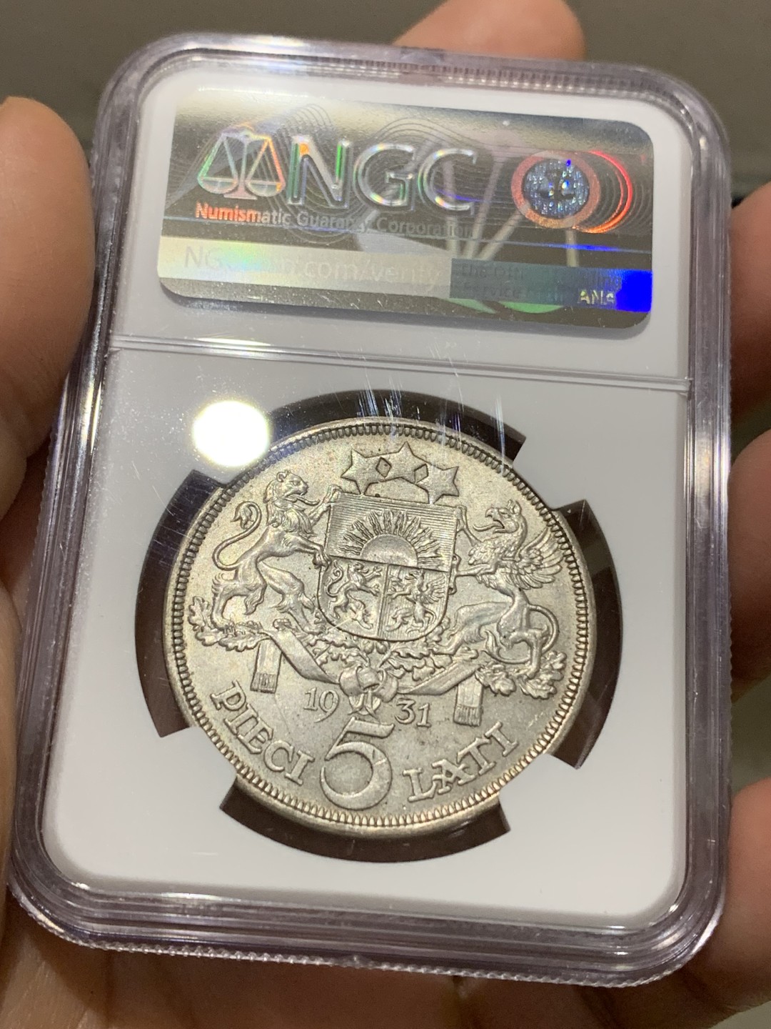 《竞宝斋》第147场-周日，周一 2场 (全场包邮) NGC-MS62 拉脱维亚 1931年5拉特美女大银币 带点包浆 外拍热门品种 价格洼地