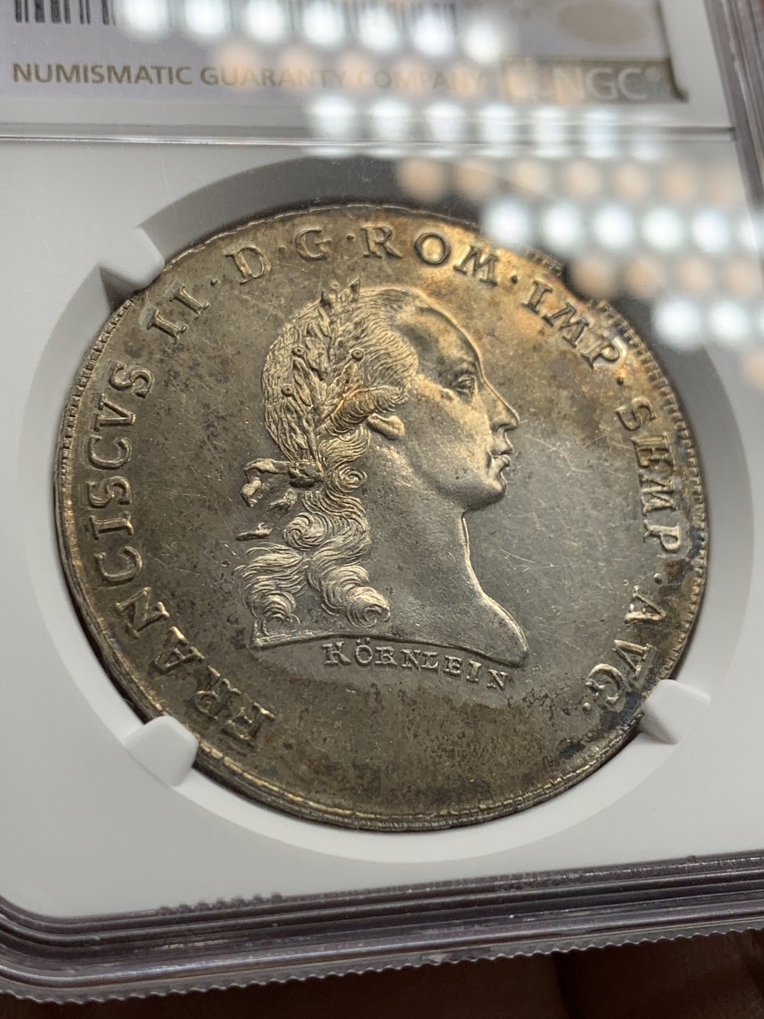 《竞宝斋》第147场-周日，周一 2场 (全场包邮) NGC MS61 1793神圣罗马帝国末代皇帝弗朗茨二世雷根斯堡市 景观大泰勒银币，价格平稳上涨的品种，老包浆，带点PL的感觉。很漂亮