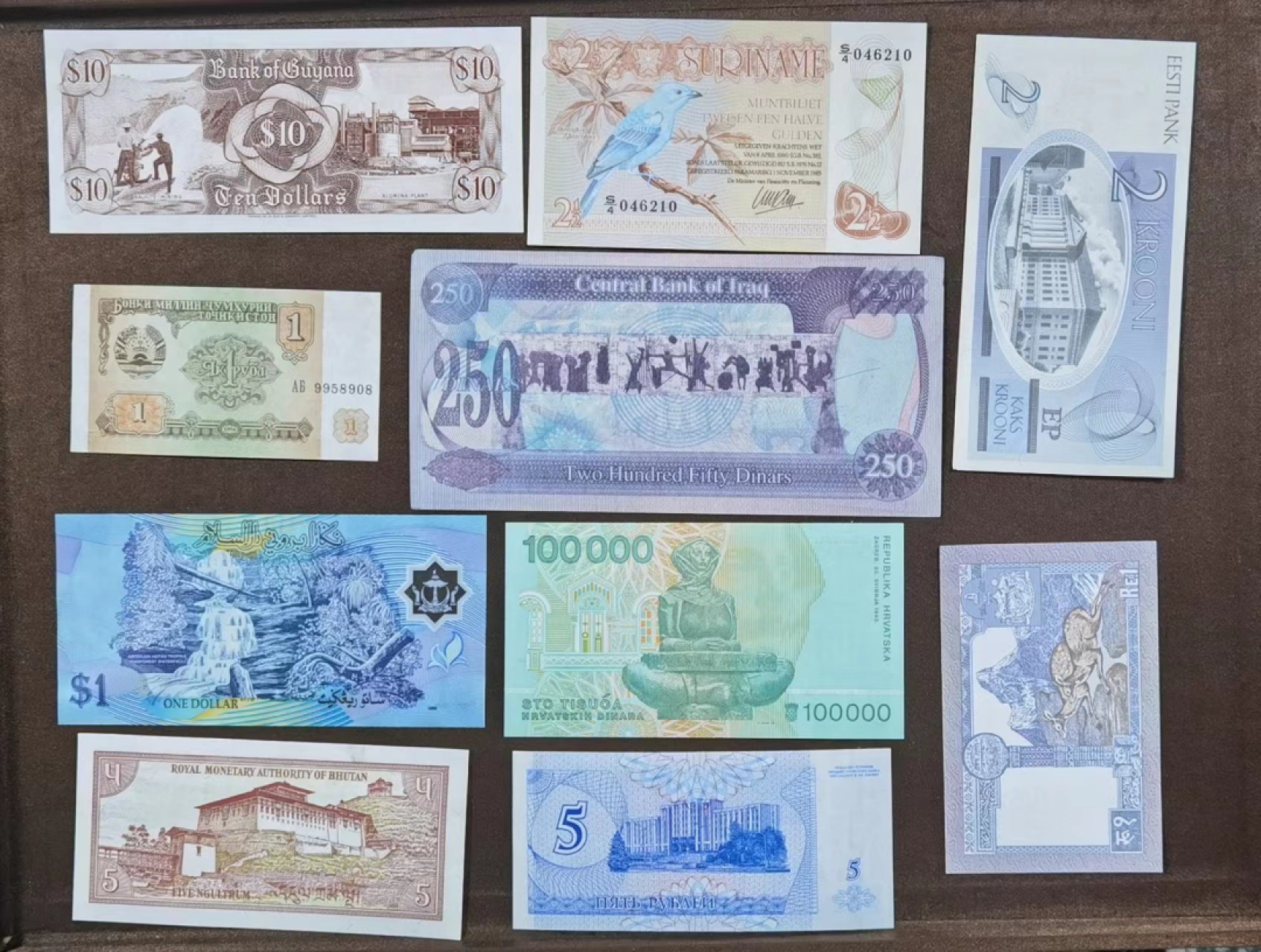 北京马甸外国币专卖微拍第九十四期，外国纸币专场，陆续上新，欢迎关注 散币10张之三