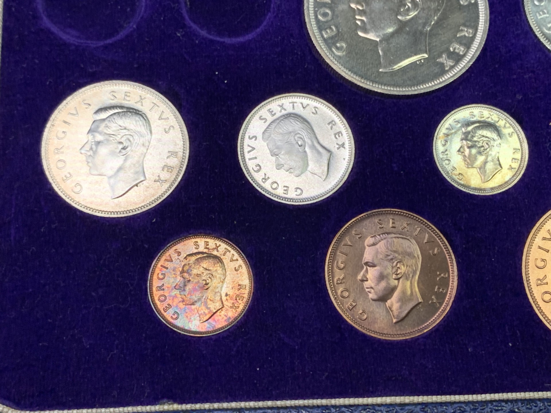 《竞宝斋》第147场-周日，周一 2场 (全场包邮) 1952年 南非乔治六世 套币 状态不错 细节见图