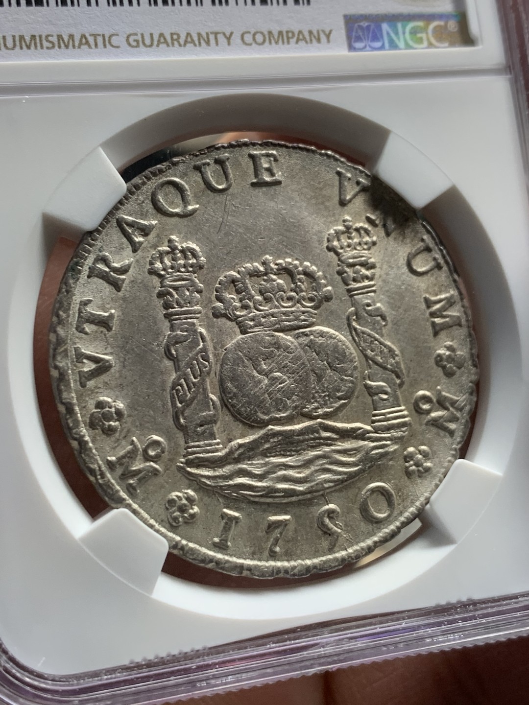 《竞宝斋》第147场-周日，周一 2场 (全场包邮) NGC-MS61 墨西哥 地球双柱 1750 8 里亚尔 原味高品 正反深打 不光分数够 状态也极好 比起1754的窖藏年份少很多