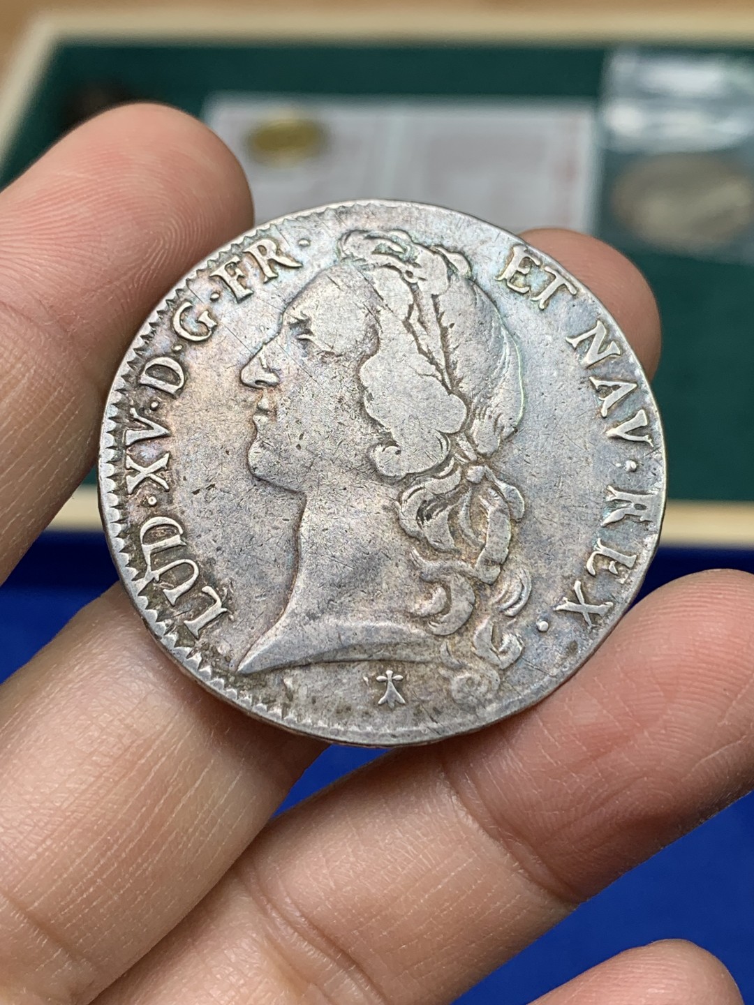 《竞宝斋》第147场-周日，周一 2场 (全场包邮) 1749-9雷恩厂法国路易十五埃居大银币，极其罕见的版本，发行量24000，学者认为已知的存世量不足5枚（Alhéritière & Deswelle, 2004）