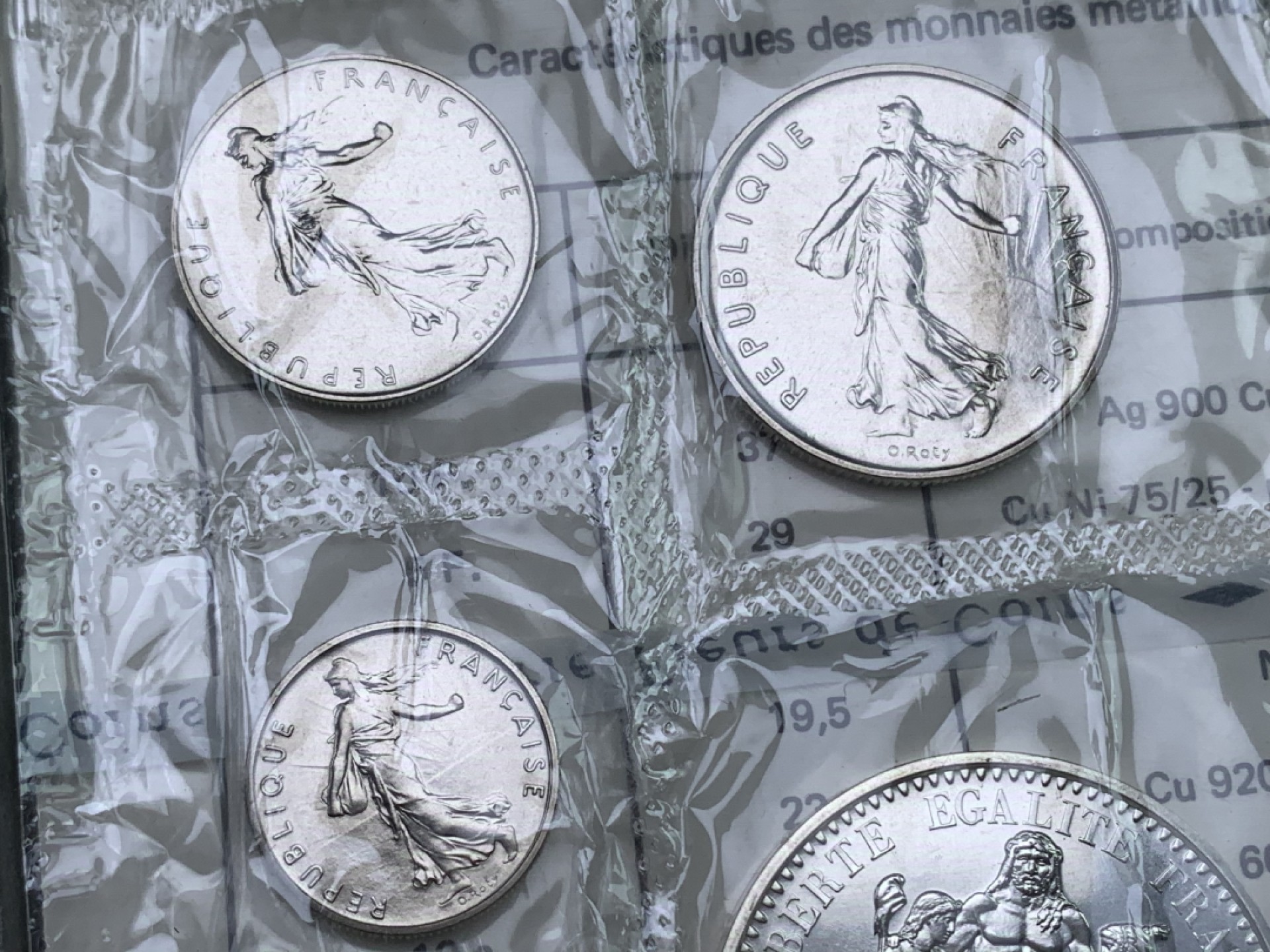 《竞宝斋》第147场-周日，周一 2场 (全场包邮) 法国 1973年原包装8枚套带 1枚大银币 状态好