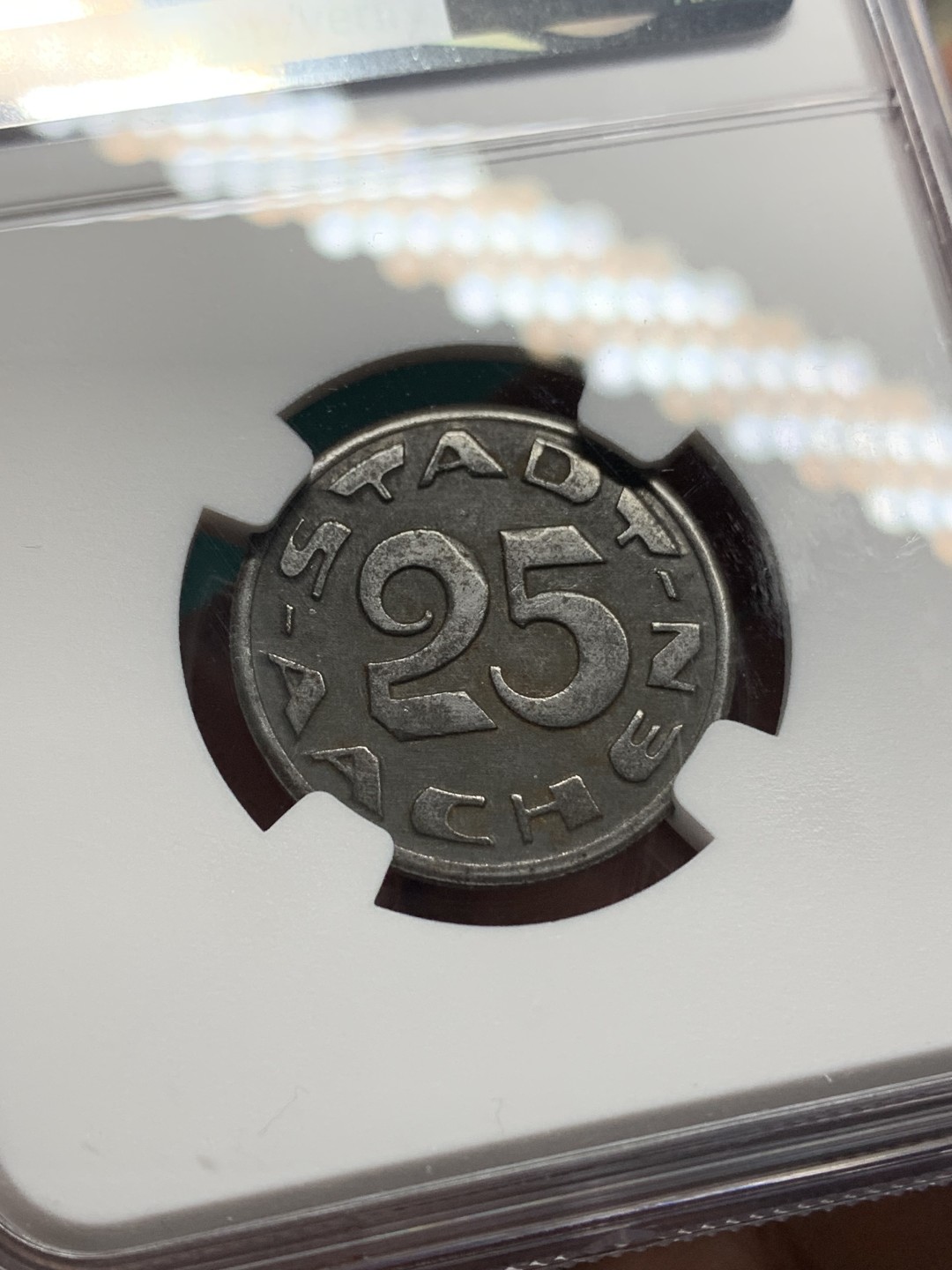 《竞宝斋》第147场-周日，周一 2场 (全场包邮) NGC-AU50 德国 1920年 紧急状态时期亚琛 无心狼  25芬尼 原味老包浆细节很棒 低评状态 稀少品种