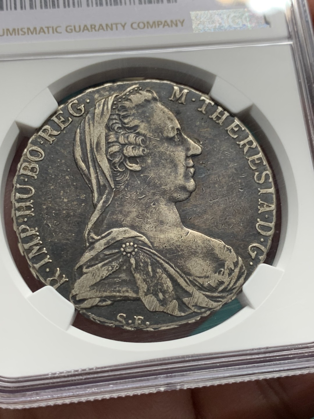 《竞宝斋》第147场-周日，周一 2场 (全场包邮) NGC-XF45 奥地利1780年 大奶妈泰勒 这枚看包浆和羽毛应该是早期的罗马版的后铸