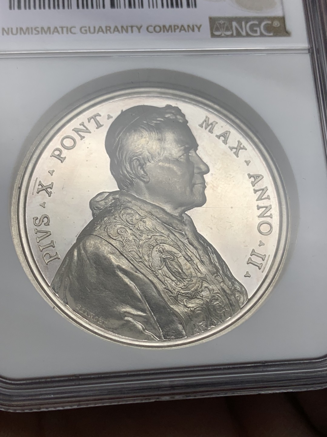 《竞宝斋》第147场-周日，周一 2场 (全场包邮) NGC-MS64 梵蒂冈1904 教宗庇护十世封圣银章 高分 浮雕美工艺佳