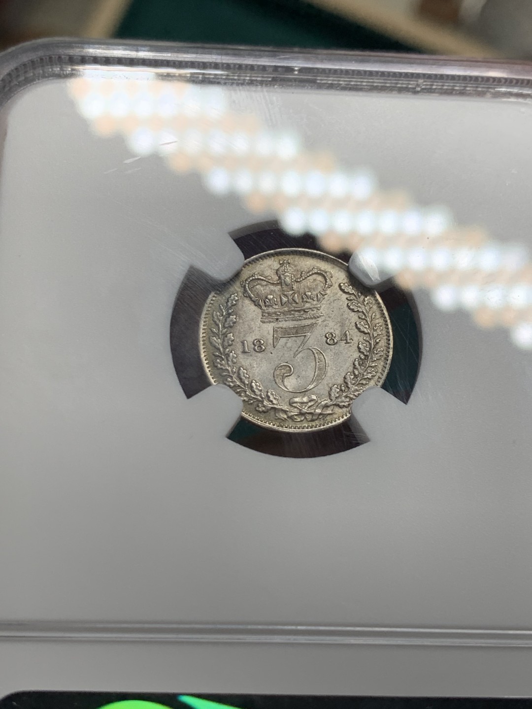 《竞宝斋》第147场-周日，周一 2场 (全场包邮) NGC MS 63 1884年英国小维3便士银币 五彩包浆状态好