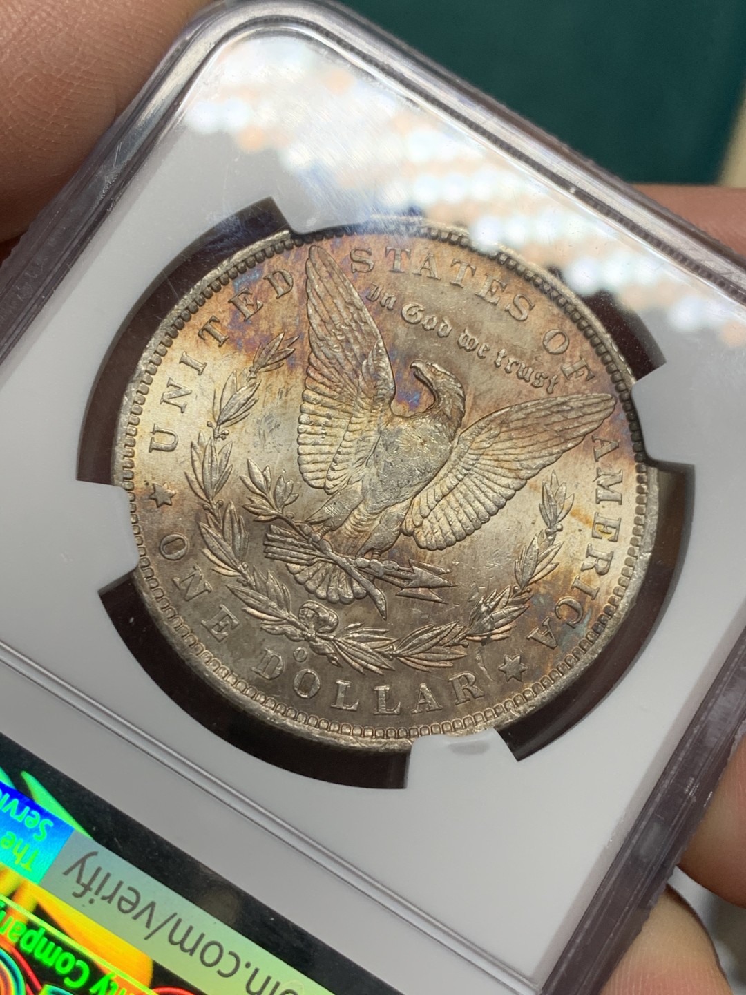 《竞宝斋》第147场-周日，周一 2场 (全场包邮) NGC-MS63 美国 1885 O厂 摩根1美元银币 正面淡金彩 鹰面锈红彩