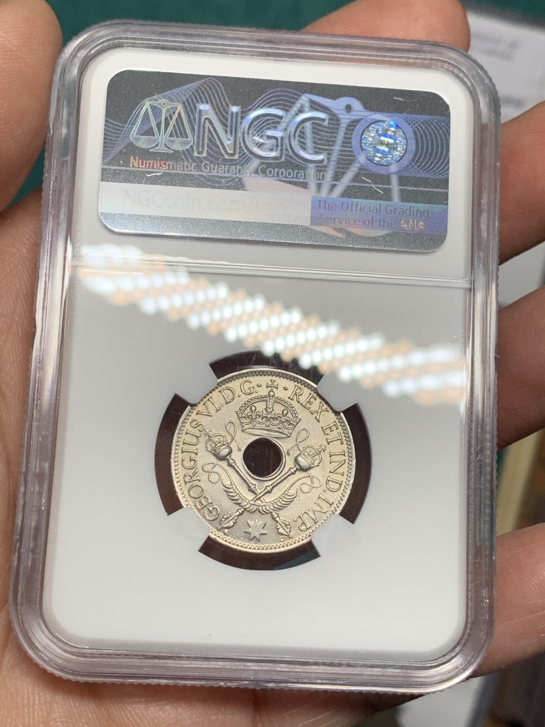 《竞宝斋》第147场-周日，周一 2场 (全场包邮) NGC MS62 1945新几内亚乔六1先令银币