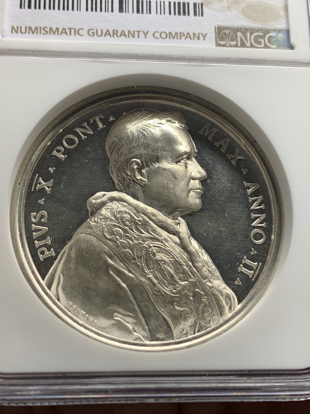 《竞宝斋》第147场-周日，周一 2场 (全场包邮) NGC-MS64 梵蒂冈1904 教宗庇护十世封圣银章 高分 浮雕美工艺佳