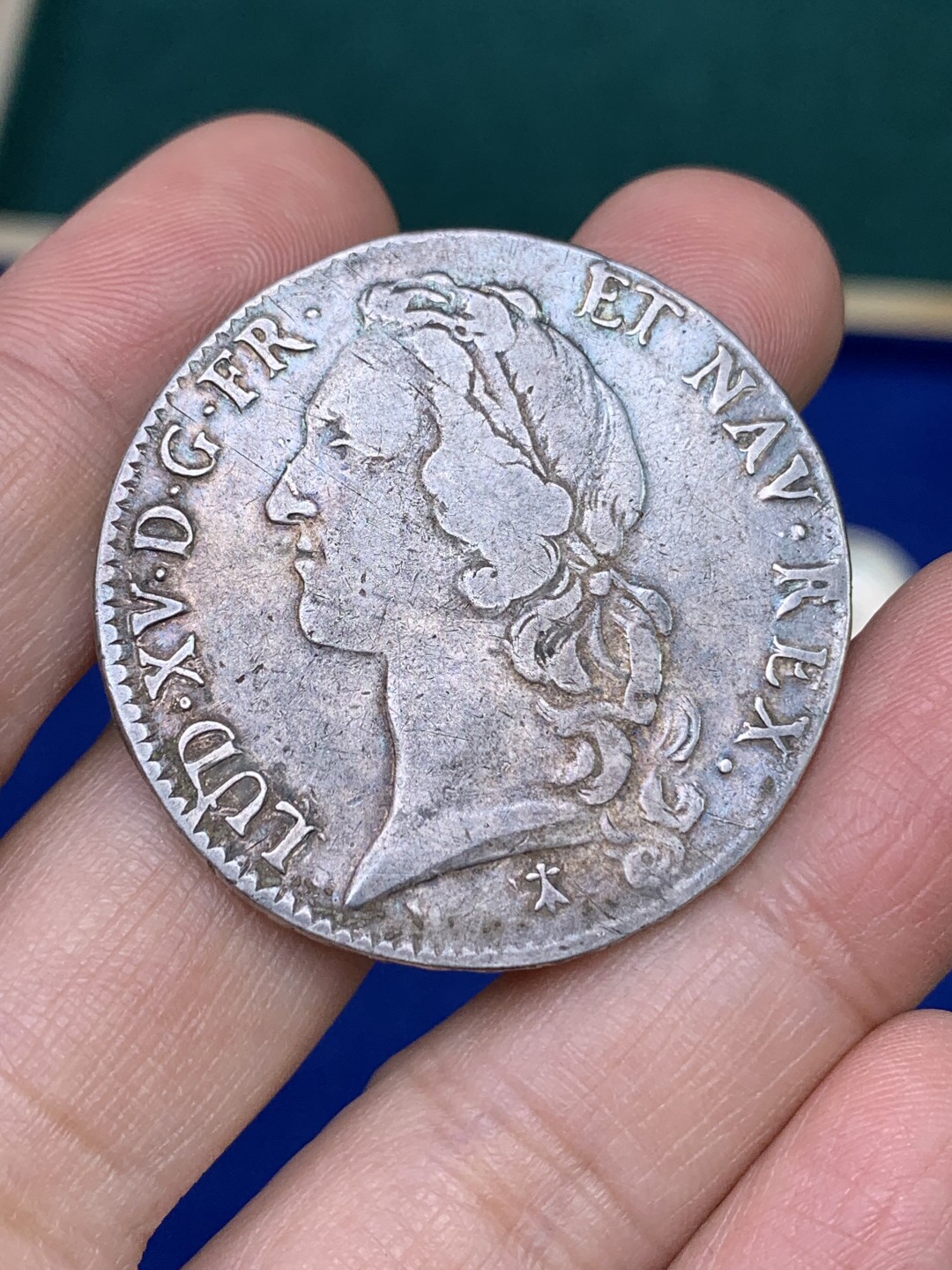 《竞宝斋》第147场-周日，周一 2场 (全场包邮) 1749-9雷恩厂法国路易十五埃居大银币，极其罕见的版本，发行量24000，学者认为已知的存世量不足5枚（Alhéritière & Deswelle, 2004）