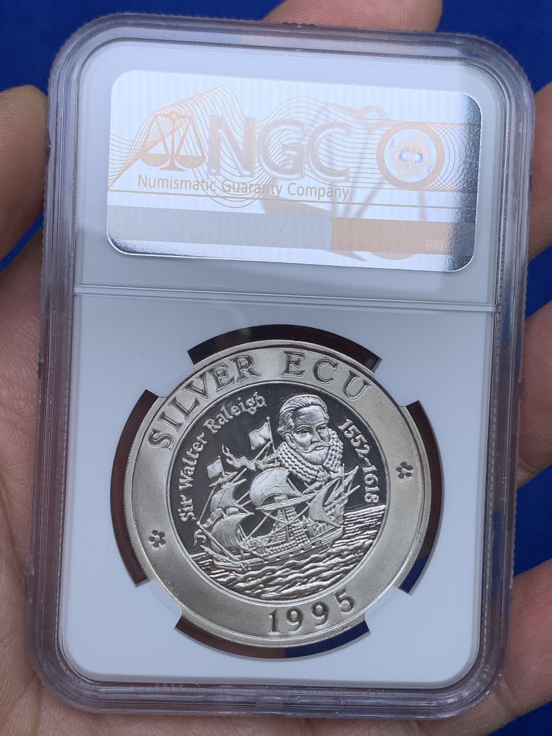 《竞宝斋》第147场-周日，周一 2场 (全场包邮) NGC-PF65 英国1995年 战舰ECU大银币 首见品种