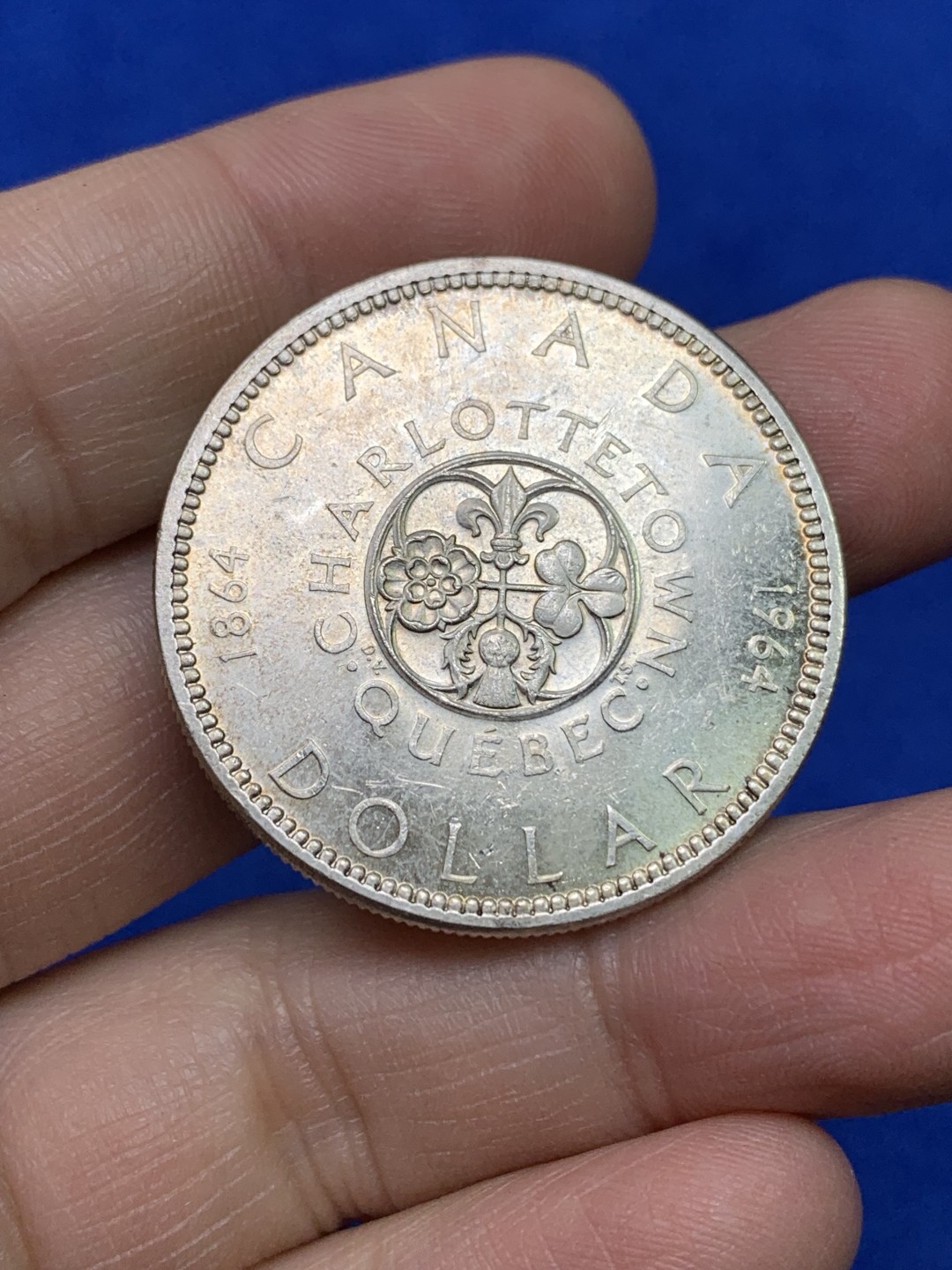 《竞宝斋》第147场-周日，周一 2场 (全场包邮) 1964年加拿大夏洛特敦会议1元大银币，纪念加拿大自治领的诞生，带镜面感
