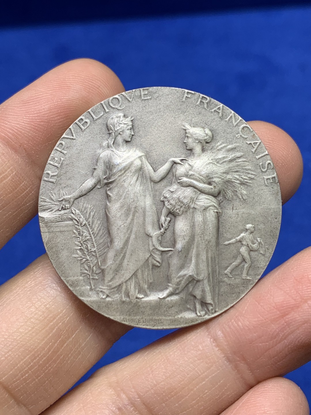 《竞宝斋》第147场-周日，周一 2场 (全场包邮) 法国 1905年 农业银章 品相好 丰饶角银标 41mm 36克