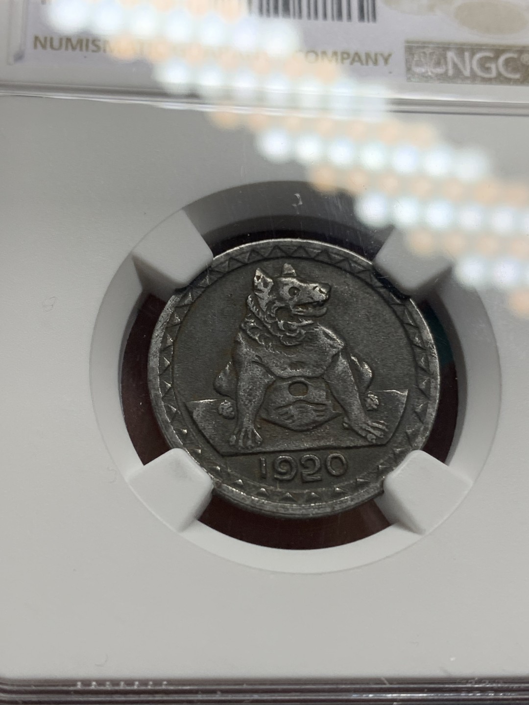 《竞宝斋》第147场-周日，周一 2场 (全场包邮) NGC-AU50 德国 1920年 紧急状态时期亚琛 无心狼  25芬尼 原味老包浆细节很棒 低评状态 稀少品种