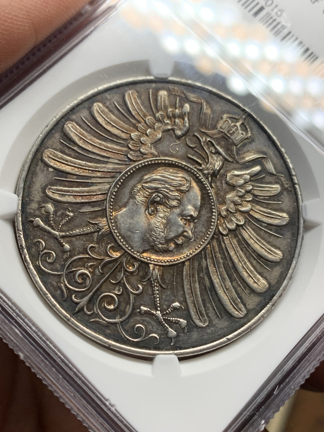 《竞宝斋》第147场-周日，周一 2场 (全场包邮) NGC MS62 1877年德国威廉一世访问杜塞尔多夫纪念银章 稀少品种 五彩镜面底板