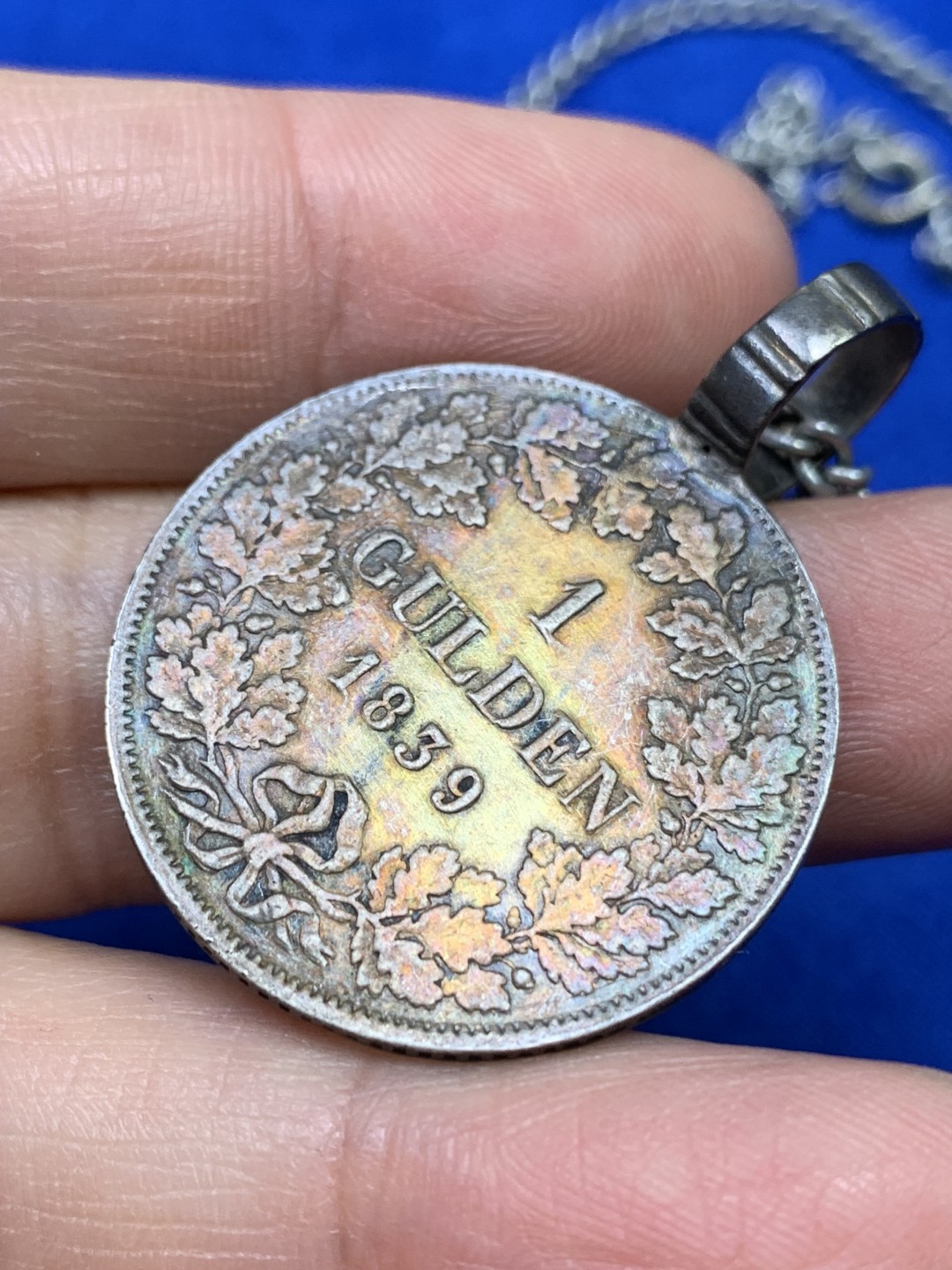 《竞宝斋》第147场-周日，周一 2场 (全场包邮) 德国 1839年 符腾堡 威廉国王1盾银币（链子不像银的）14.5克