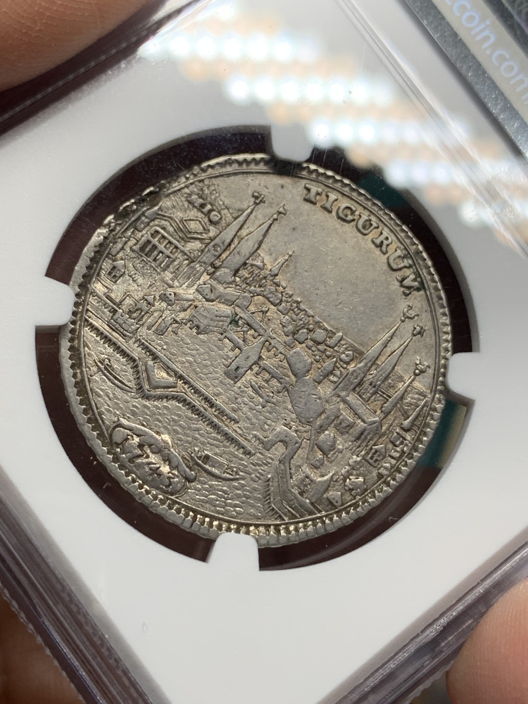 《竞宝斋》第147场-周日，周一 2场 (全场包邮) NGC-XF45 瑞士苏黎世1743年城市景观半泰勒银币