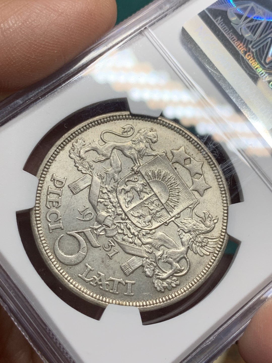 《竞宝斋》第147场-周日，周一 2场 (全场包邮) NGC-MS62 拉脱维亚 1931年5拉特美女大银币 带点包浆 外拍热门品种 价格洼地