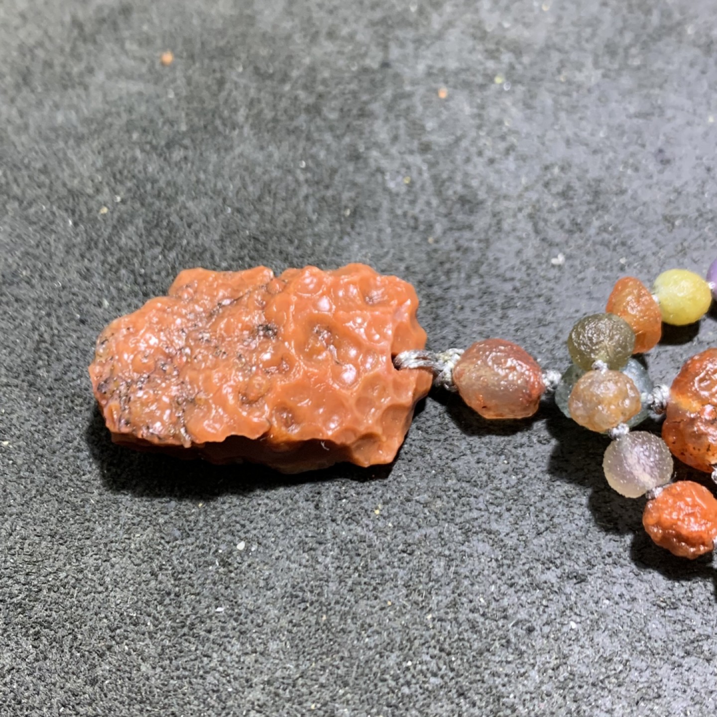 精美罕见天然淖毛湖葡萄干玛瑙小精品长款项链一条，