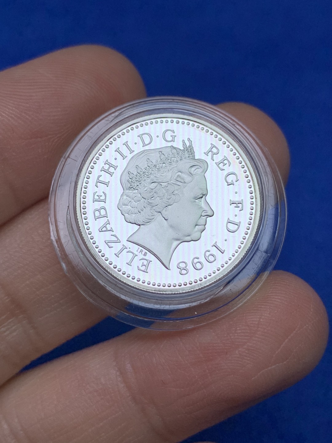 《竞宝斋》第147场-周日，周一 2场 (全场包邮) 1998年 英国精制 1英镑银币 直径不大 特厚