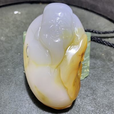 精美天然马达加斯加玛瑙雕刻财神把件一个， - 精美天然马达加斯加玛瑙雕刻财神把件一个，