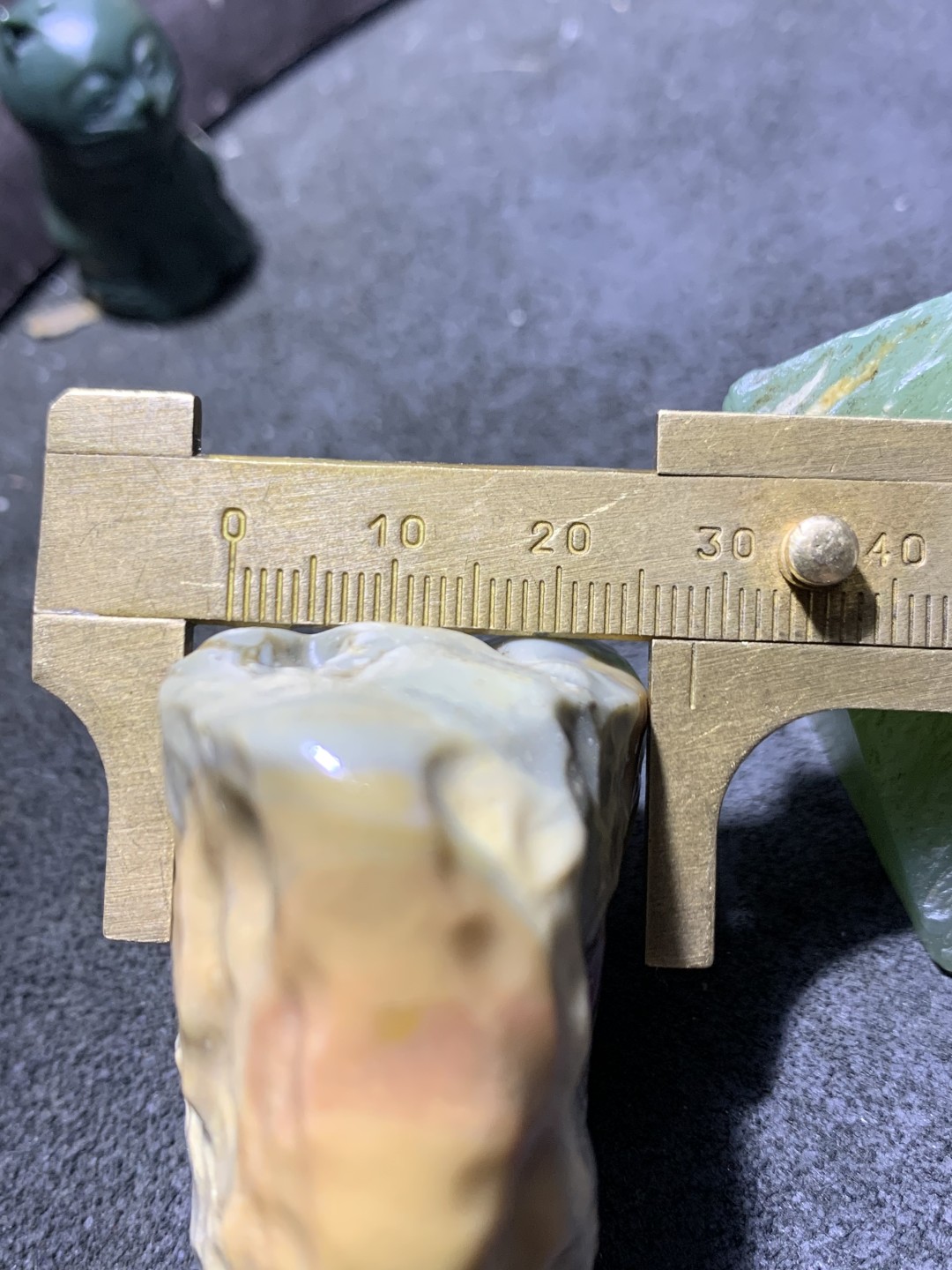 精美戈壁彩玉手工雕刻天地把件（吊坠)一个！