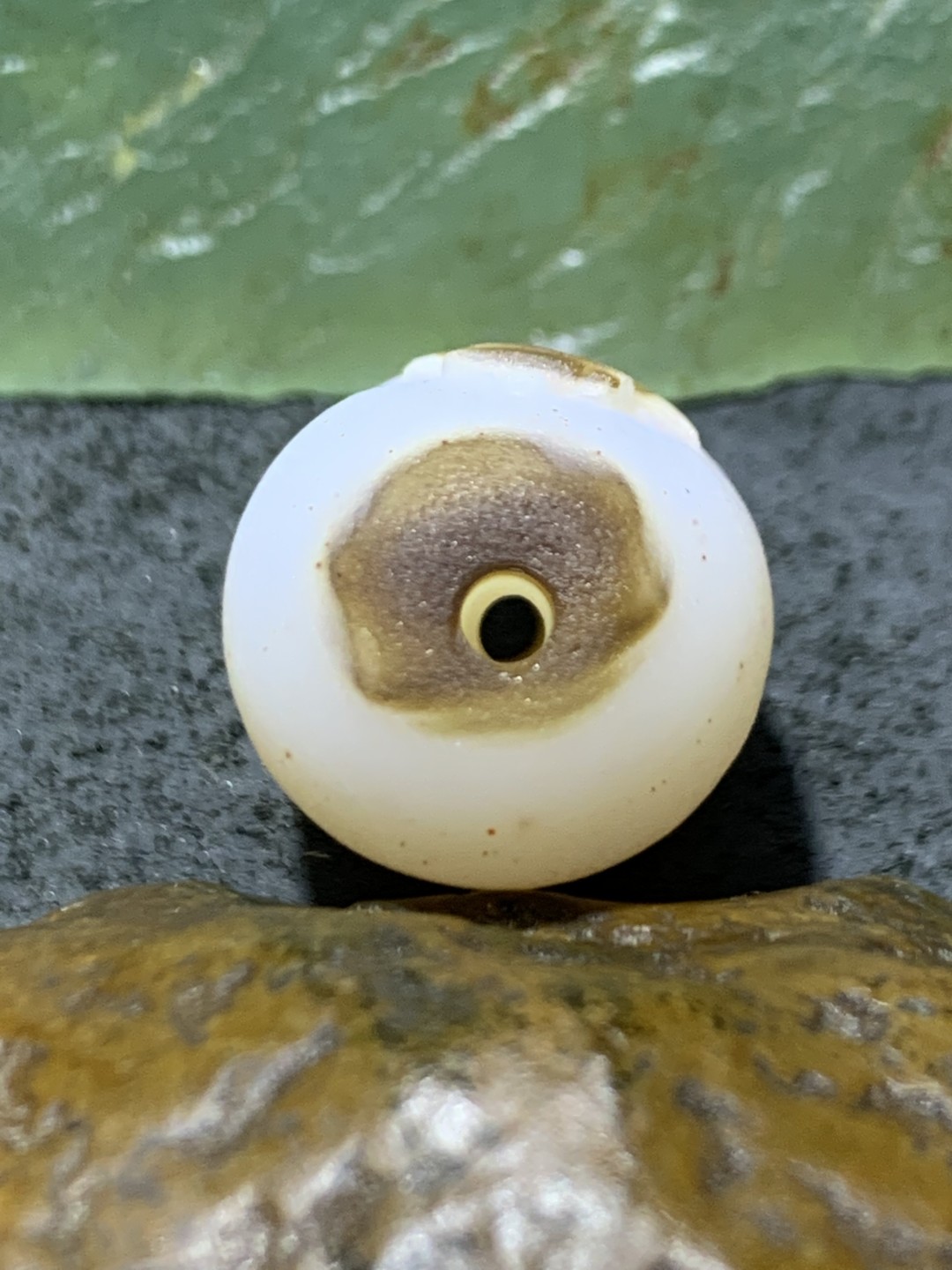 精美亚光高玉化海洋玉髓手工俏色巧雕一帆风顺桶珠一个！