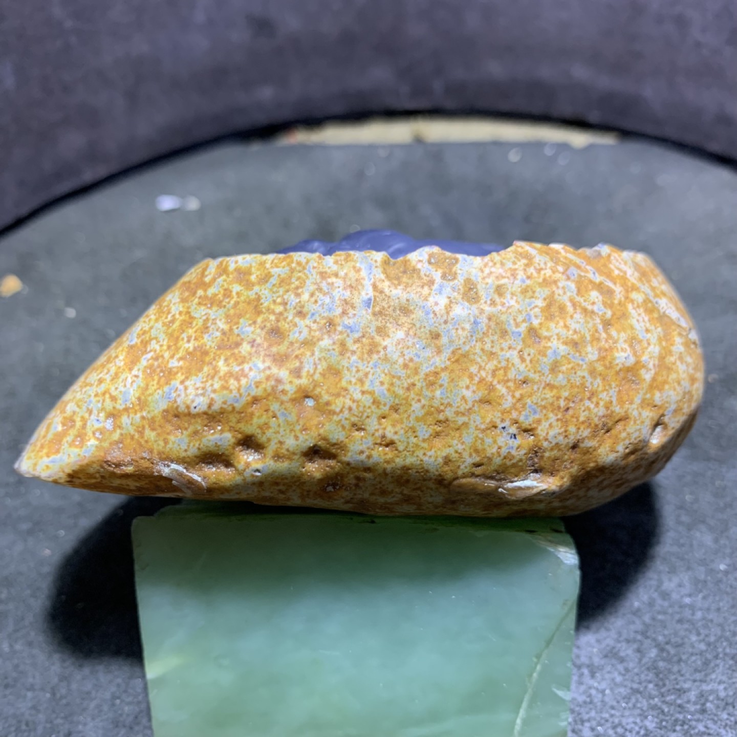 精美天然原皮玛瑙原石雕刻观音菩萨摆件，把件一个，