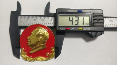 毛主席纪念章，无佣金 - 非常漂亮的毛主席纪念章，尺寸43.1MM