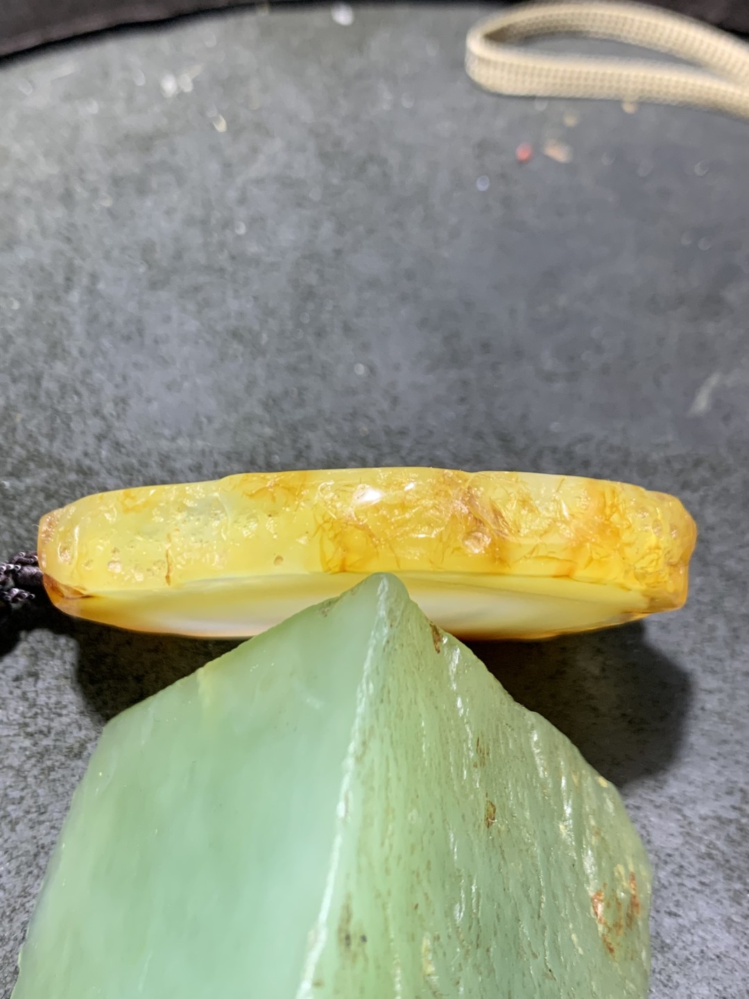 放福利！天然马达加斯加冰皮原皮玛瑙雕刻如意牌子一块，