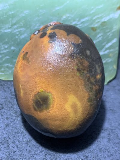 精美冰飘战国红玛瑙手工俏色巧雕蝶恋花把件一个， 精美冰飘战国红玛瑙手工俏色巧雕蝶恋花把件一个，