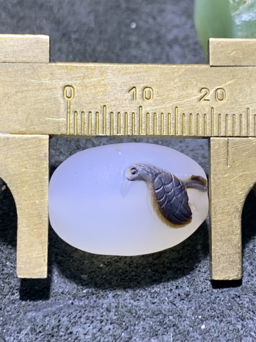 精美亚光高玉化海洋玉髓手工俏色巧雕仙鹤桶珠一个！