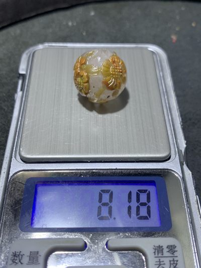 精美冰飘亚光战国红玛瑙手工俏色巧雕梅花随形圆珠一个， 精美冰飘亚光战国红玛瑙手工俏色巧雕梅花随形圆珠一个，