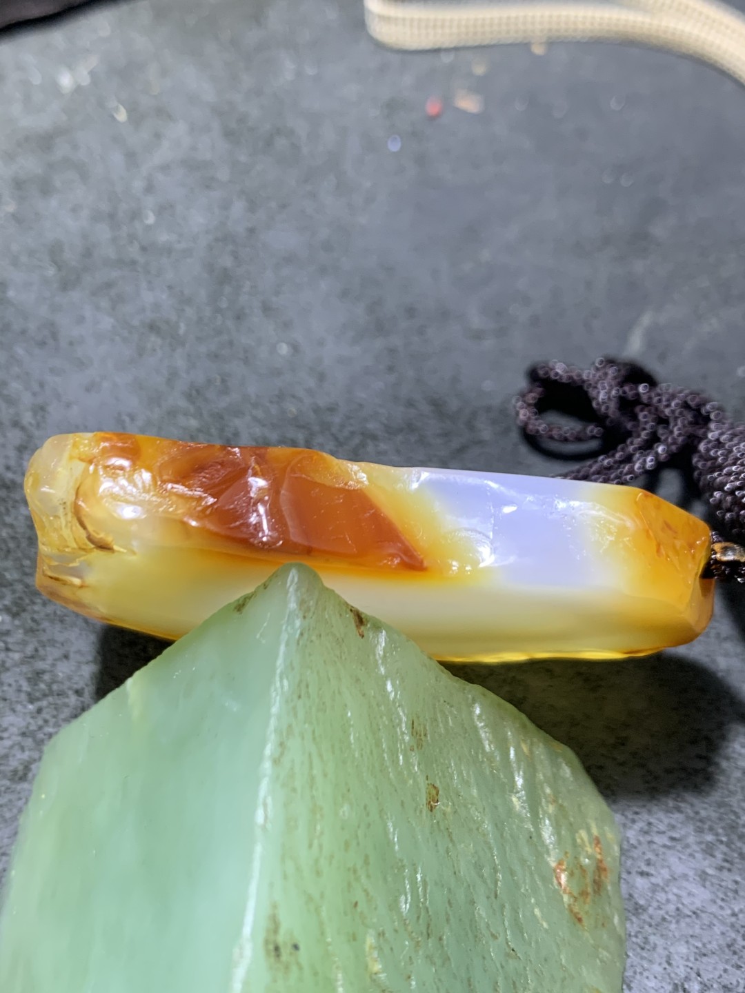 放福利！天然马达加斯加冰皮原皮玛瑙雕刻如意牌子一块，