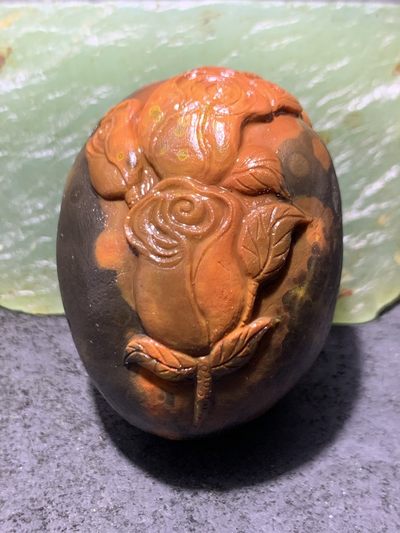 精美冰飘战国红玛瑙手工俏色巧雕蝶恋花把件一个， - 精美冰飘战国红玛瑙手工俏色巧雕蝶恋花把件一个，