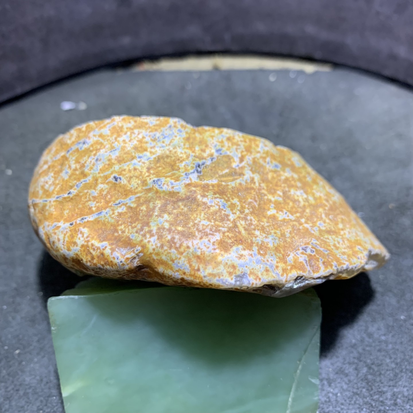 精美天然原皮玛瑙原石雕刻观音菩萨摆件，把件一个，