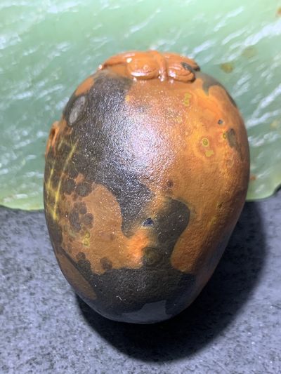 精美冰飘战国红玛瑙手工俏色巧雕蝶恋花把件一个， 精美冰飘战国红玛瑙手工俏色巧雕蝶恋花把件一个，